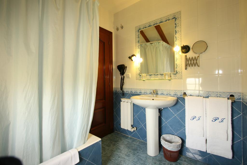 Posada El Jardin Santillana del Mar Chambre photo